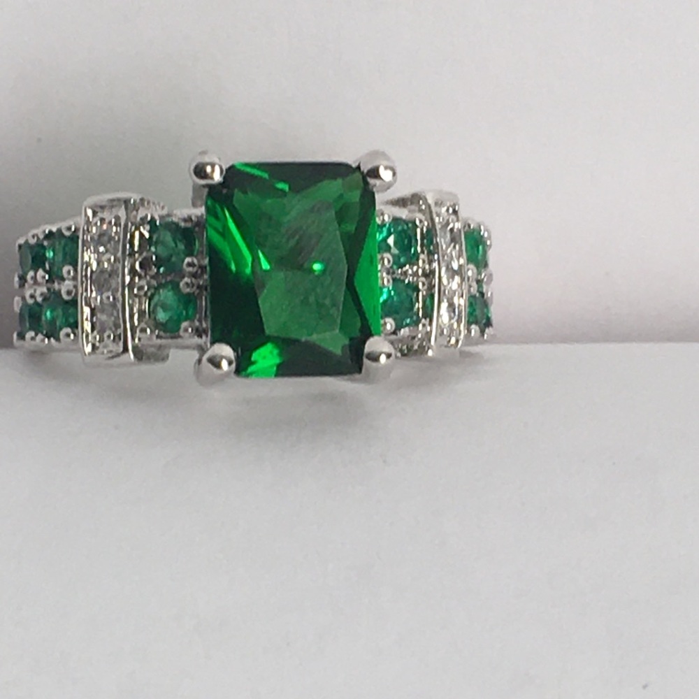 NEW WOMENS RING SIZE 9 - Picture 2 of 13